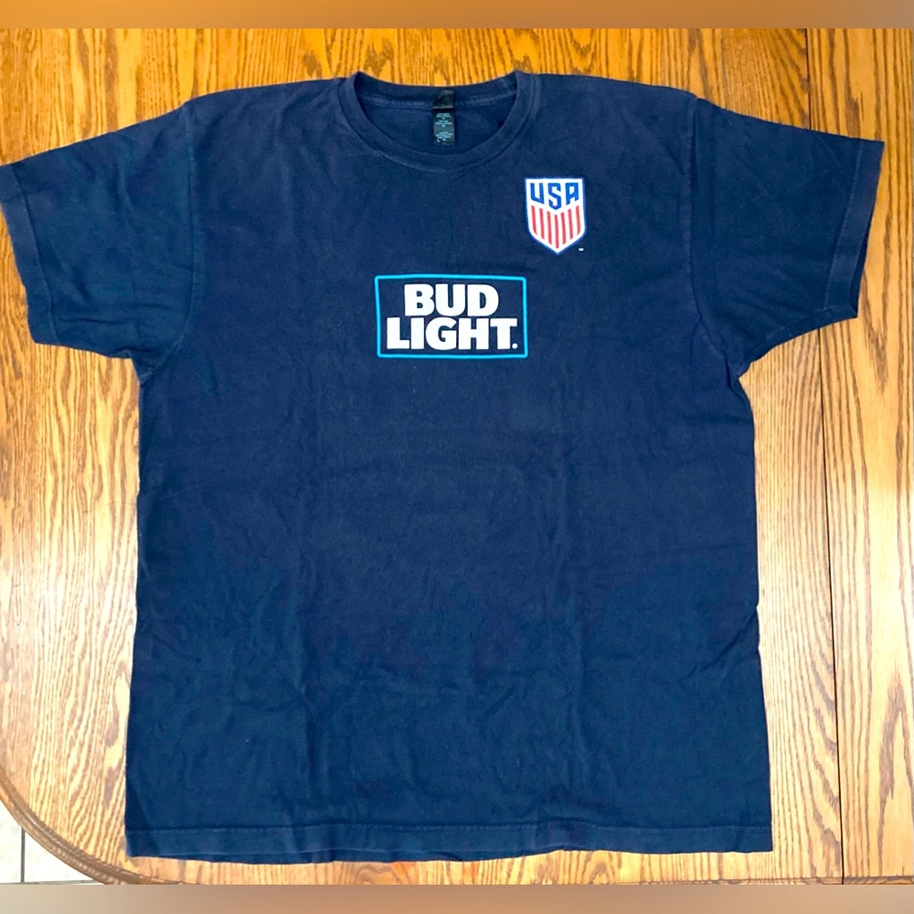 🍺BUD LIGHT🍺Men’s XL t-shirt washed, but never worn. Navyblue with USA emblem